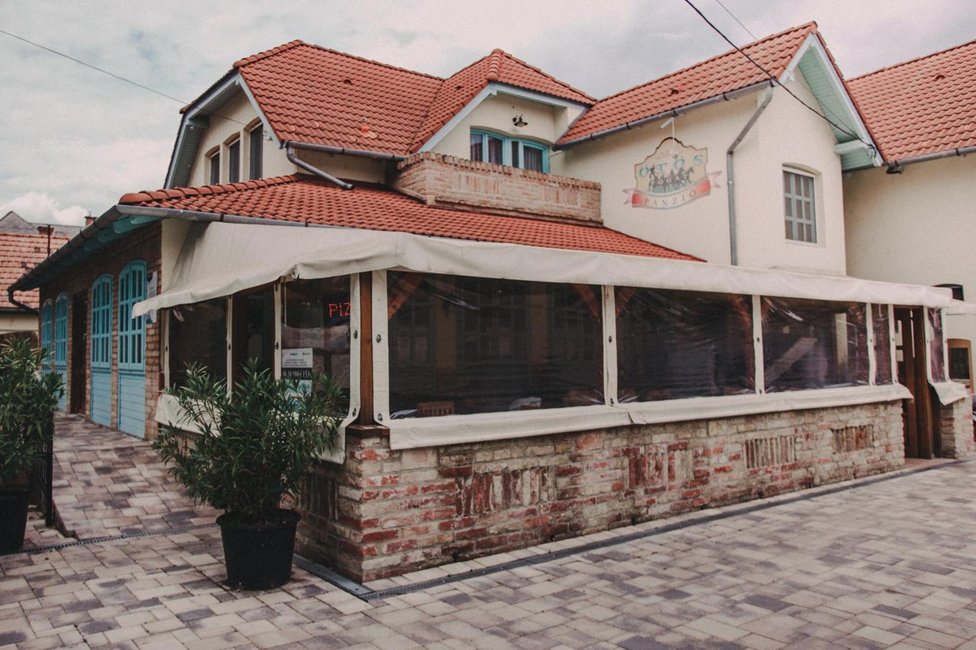 Oetoesfogat Panzio Bed and Breakfast Siófok Buitenkant foto