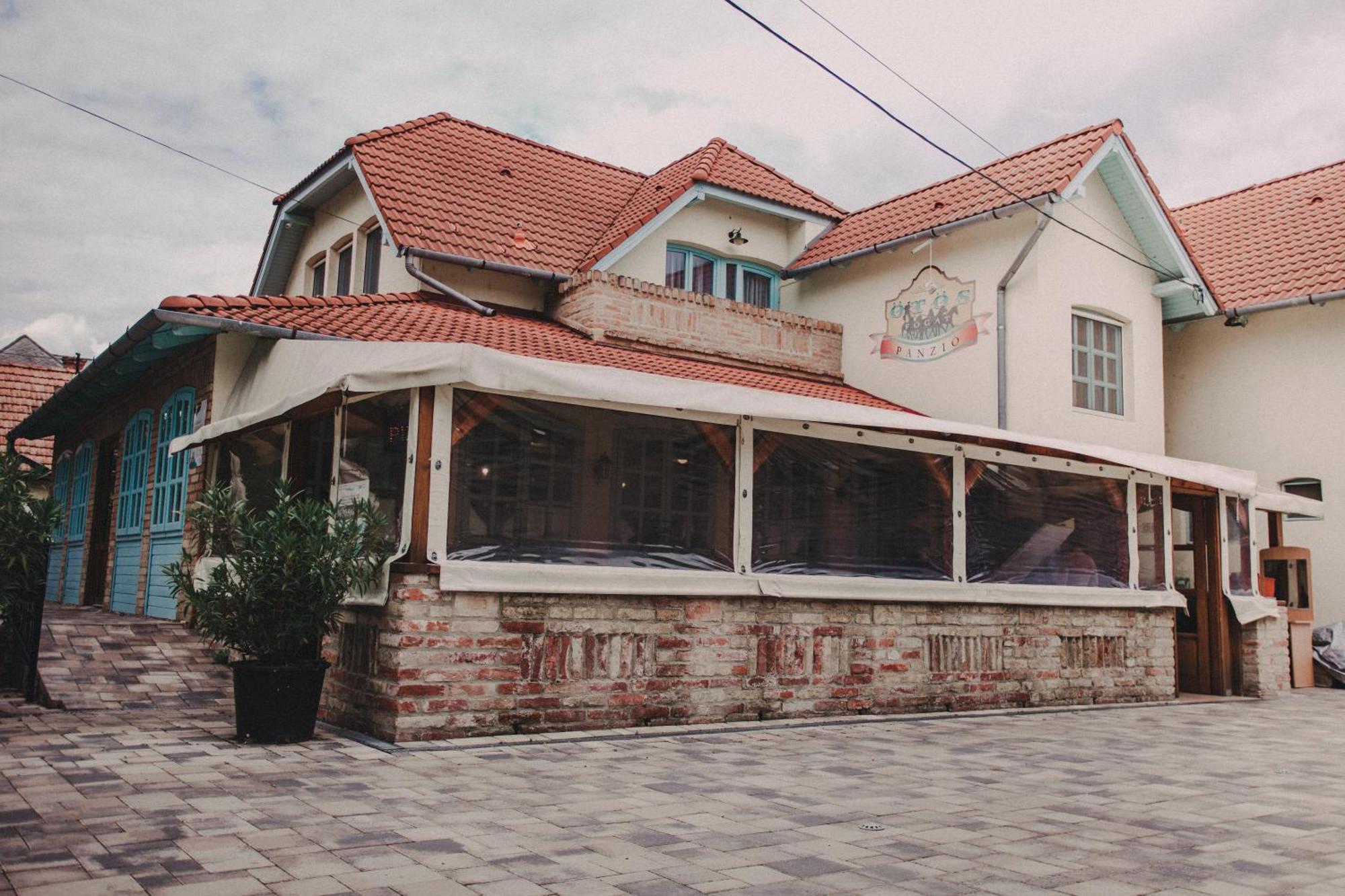 Oetoesfogat Panzio Bed and Breakfast Siófok Buitenkant foto