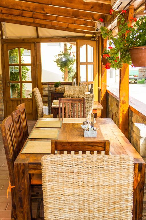 Oetoesfogat Panzio Bed and Breakfast Siófok Buitenkant foto