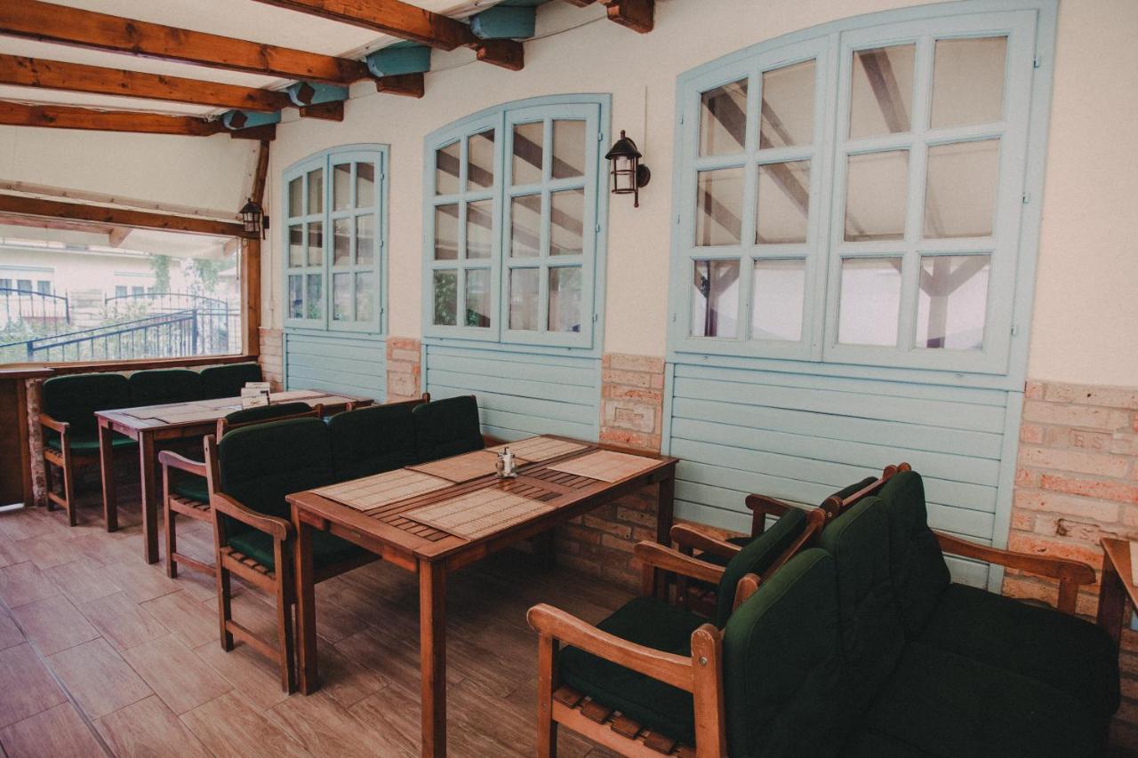 Oetoesfogat Panzio Bed and Breakfast Siófok Buitenkant foto