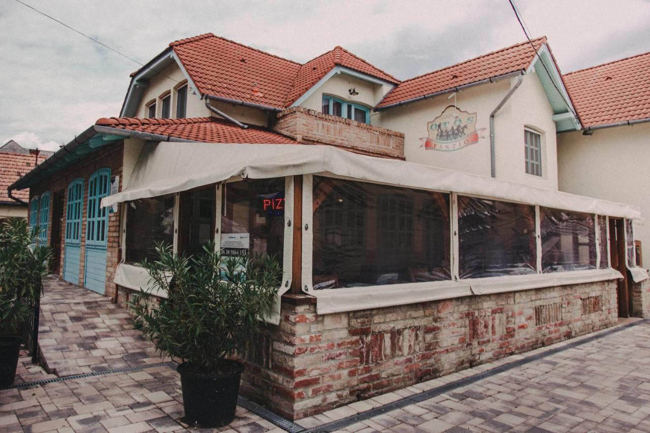 Oetoesfogat Panzio Bed and Breakfast Siófok Buitenkant foto