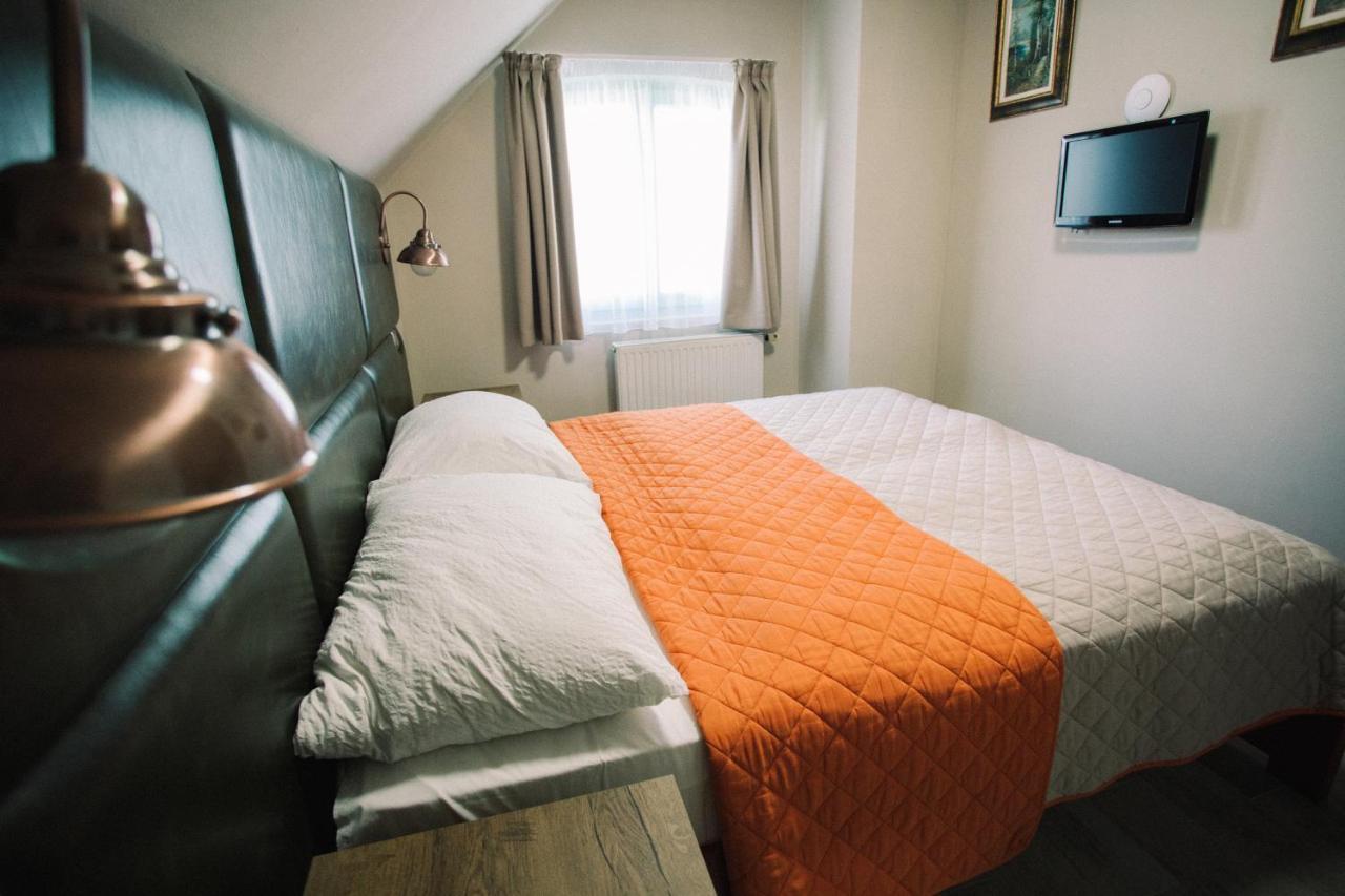 Oetoesfogat Panzio Bed and Breakfast Siófok Buitenkant foto