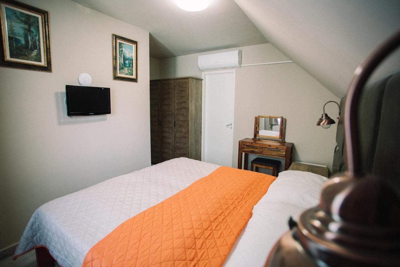 Oetoesfogat Panzio Bed and Breakfast Siófok Buitenkant foto